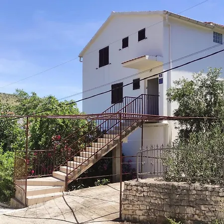 Apartman 2 Bedroom Gorgeous In Okrug Gornji *
