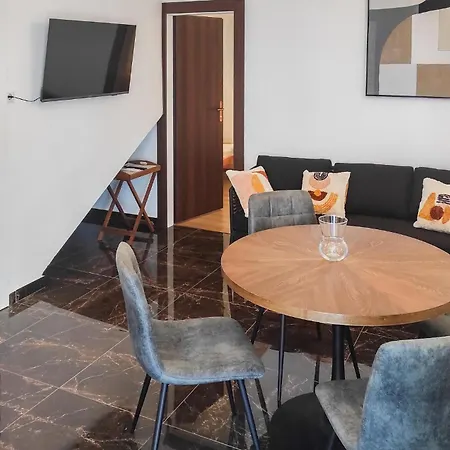 Apartman 2 Bedroom Gorgeous In Okrug Gornji Trogir