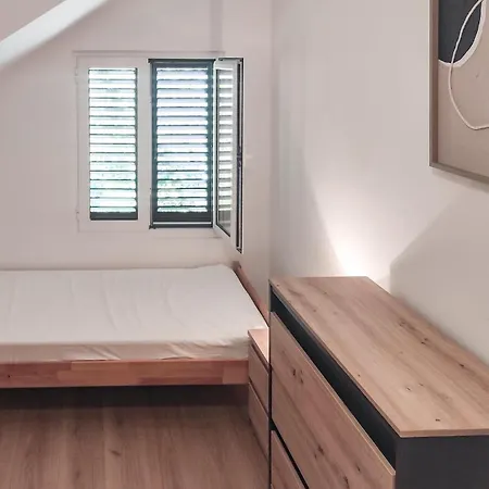 Apartman 2 Bedroom Gorgeous In Okrug Gornji Trogir